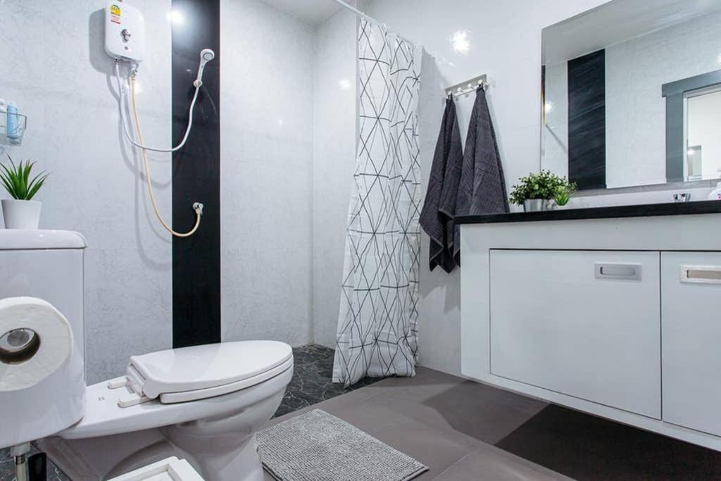 Апартаменты P4 Silom Large 2Beds Full Kitchen Wifi 4-6Pax Бангкок Экстерьер фото