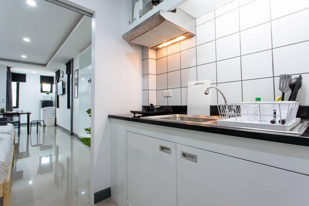 Апартаменты P4 Silom Large 2Beds Full Kitchen Wifi 4-6Pax Бангкок Экстерьер фото