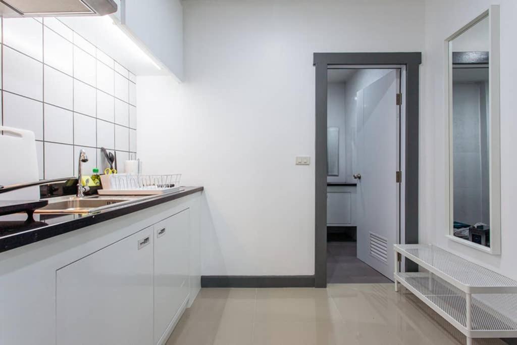 Апартаменты P4 Silom Large 2Beds Full Kitchen Wifi 4-6Pax Бангкок Экстерьер фото